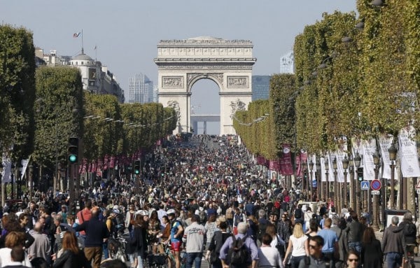 Paris goes car-free to breathe better paris1