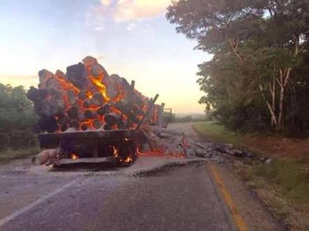 VIDEO: Renamo fighters allegedly burning trucks in Mozambique images 42