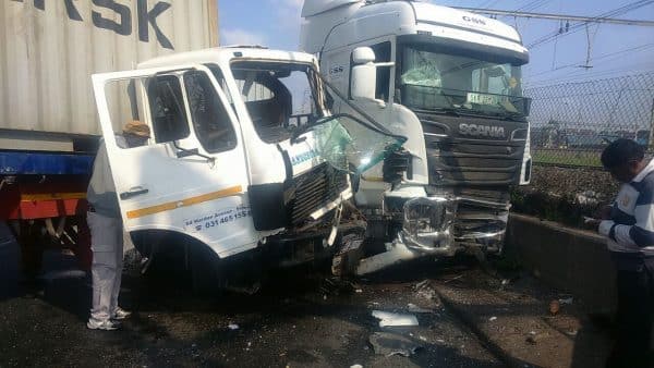 PICS: TWO TRUCK COLLISION LEAVES BOTH DRIVERS INJURED IN DURBAN WhatsApp Image 2016 08 17 at 1.07.20 PM e1471432662195