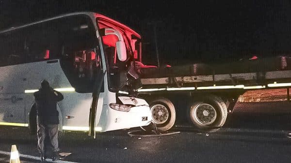 Bus rear ends truck killing driver, 23 injured on N3 near Harrismith harrismith bus crash e1477548794804