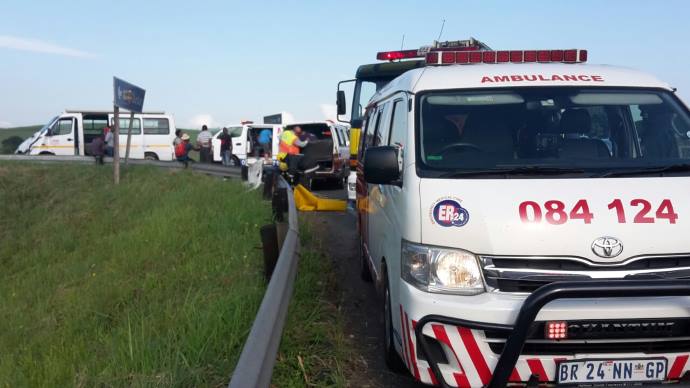 13 People injured in a two-taxi collision on the Kassier Road bridge, Hillcrest HILCREST