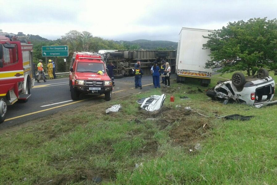 The scene of a truck accident on the KZN south coast that left six people dead in Friday.
