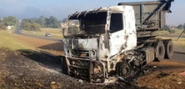 Five trucks and cars burnt in protest at Hendrina 20190419 185657