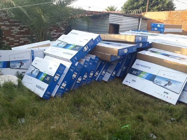 Three suspects caught in possession of 173 flat screen TVs in Tshwane FB IMG 1558719515905