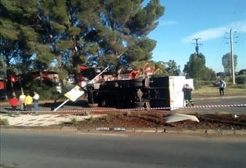 Truck overturns at feared traffic light in Bloemfontein fr 20195984722