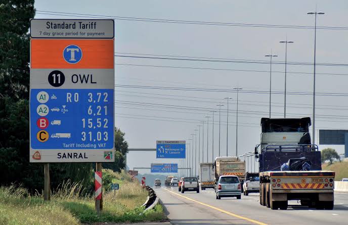 Drivers set to be fined R500 for passing e-toll gantry without paying images 7