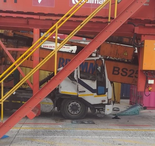 cape town port freak crane accident