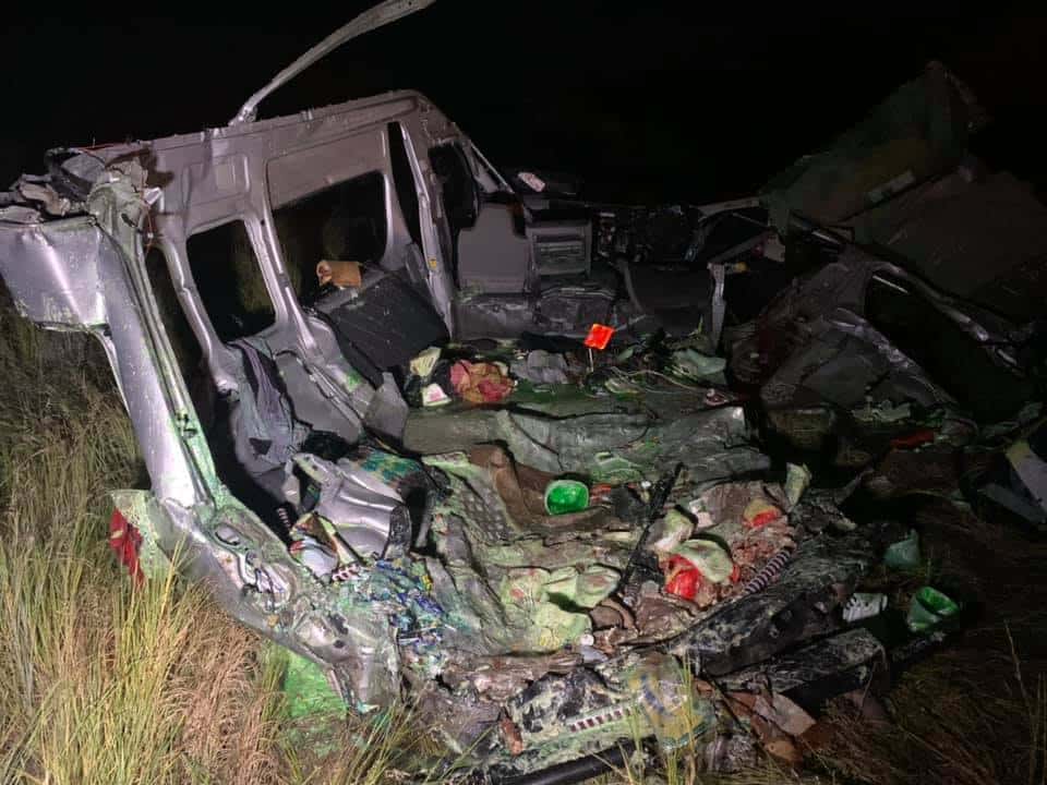 PICS: 7 dead after taxi and truck collision on N4 Mpumalanga n4 crash2