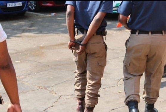 6 traffic officers arrested after allegedly taking bribe from motorist metro 557x418 1