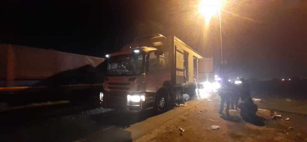 trucks looted cape town lockdown unrests