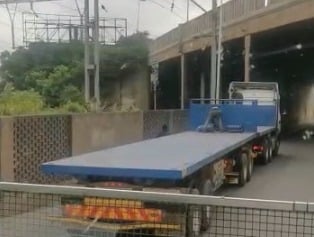 thieves steal tarps on trailer