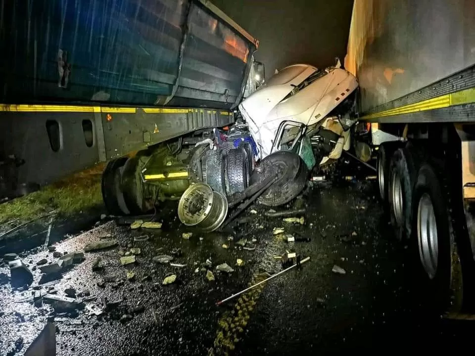 Watch | 3 trucks and 7 cars in massive pile-up crash on N3 east near Pavilion 20200914 215640
