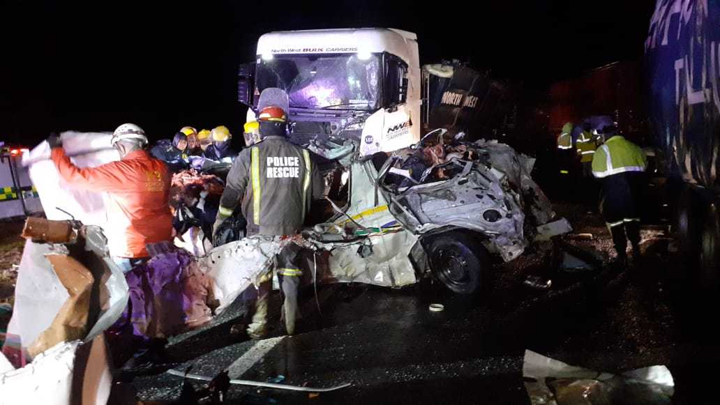 Update: Taxi in fatal N3 Estcourt crash got wedged between two trucks 1605019600208