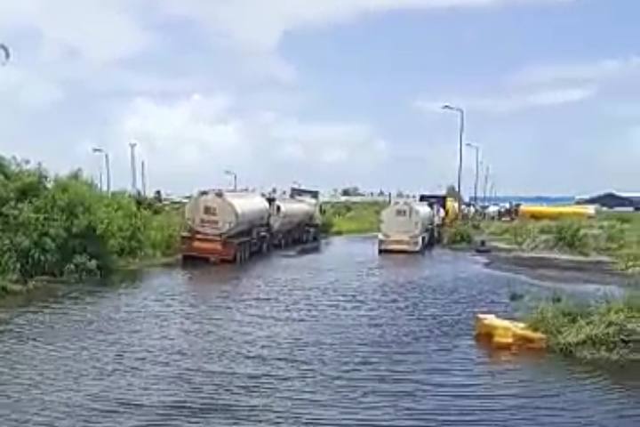 Watch: Roads flooded as tropical storm Eloise induced rains hit the Mozambique channel Screenshot 20210122 2048482 compress52