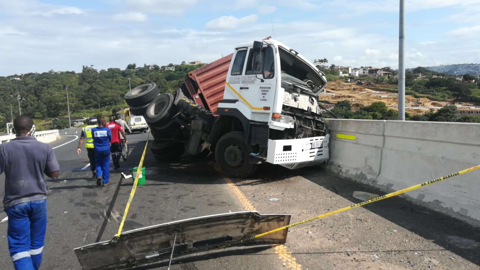Driver dies after being ejected from his truck during N2 accident 20210420 124135