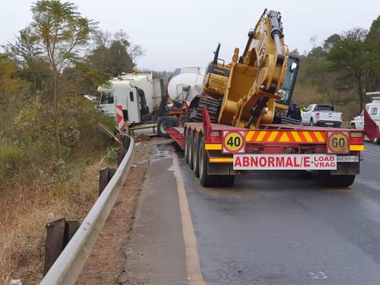 Pics: N1 head-on crash between fuel tanker and abnormal truck