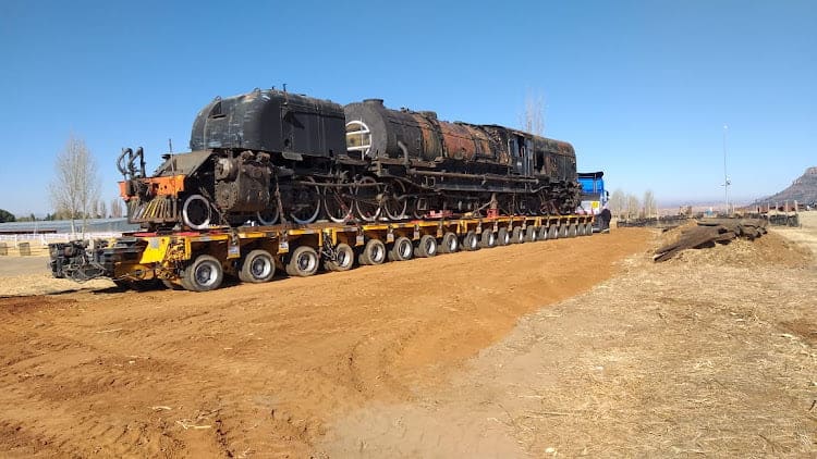 Watch: P Munro Transport hauls a 160-ton 30m-long GMAM-class Garratt locomotive pmunrotransport