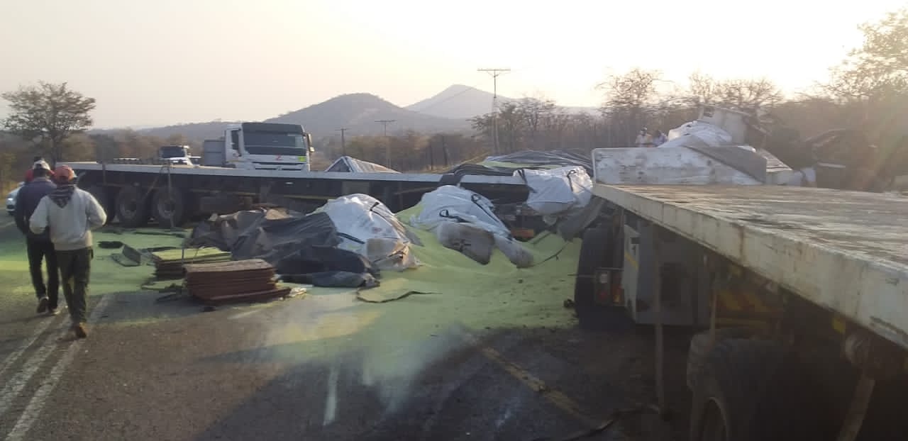 Watch: Two truck drivers die in a three truck crash on N1 near Musina