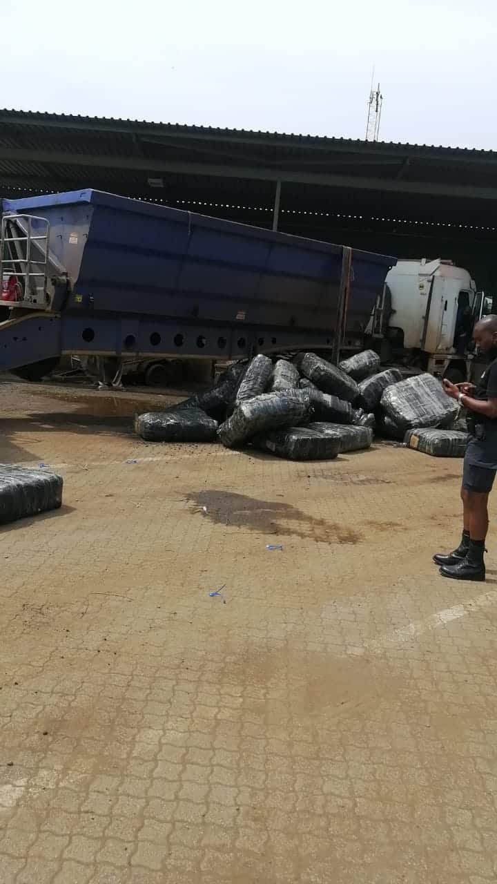Watch: Zimbabwean Truck Driver Busted For Smuggling Counterfeit Shoes At Lebombo Border Post 20211212 142607