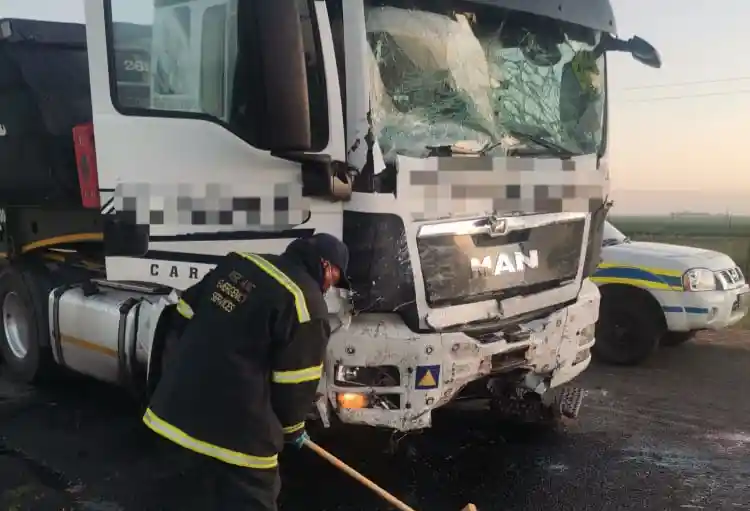 19 People Killed in Truck and Taxi Head-on Crash Between Shweizer Reneke and Bloemhof