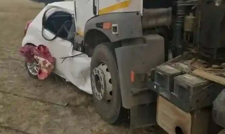Five killed in truck head-on crash with car on R57 in Heilbron