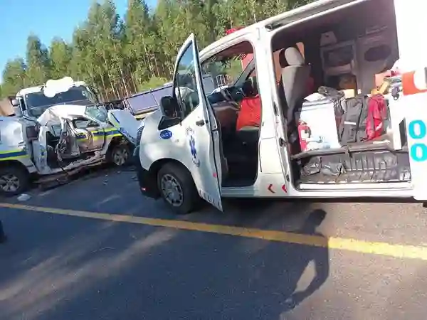One killed in N2 accident involving truck and police van near Mtubatuba