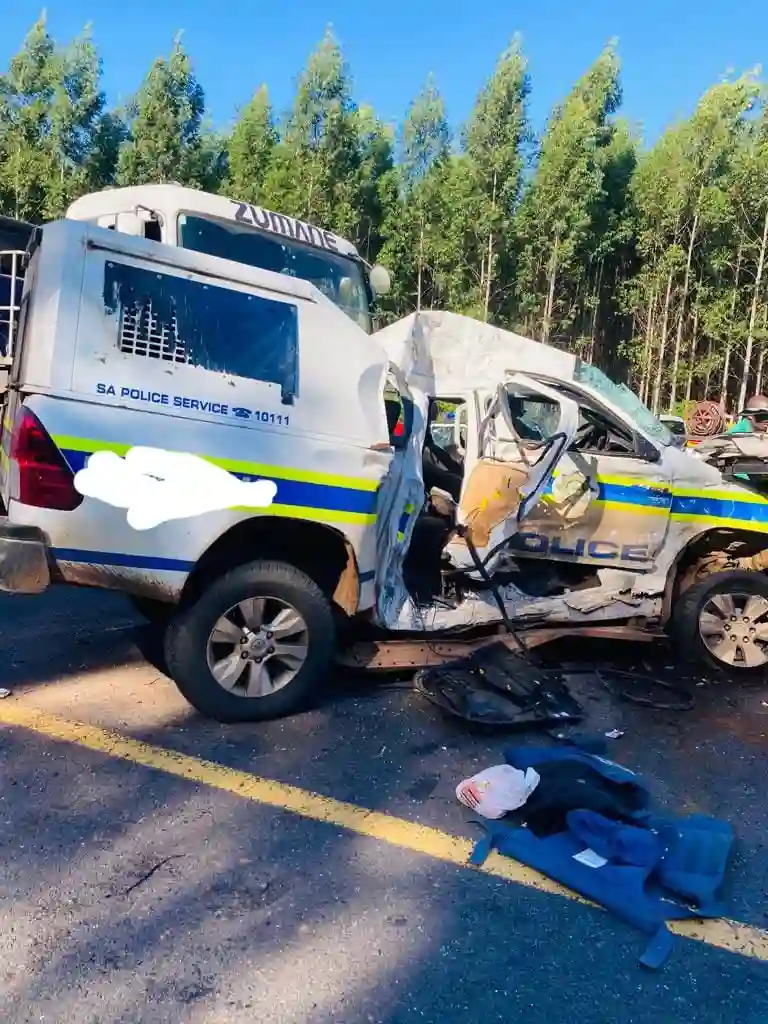 One killed in N2 accident involving truck and police van near Mtubatuba 20220519 131523
