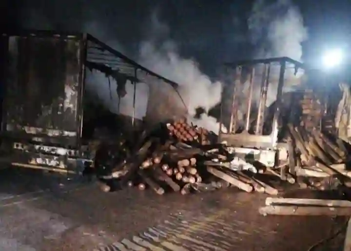 Alert: Trucks torched in violent protest on R40 between Bushbuckridge and Hazyview