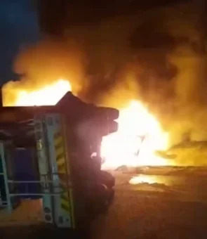 Watch: N4 closed at Moamba toll after 3 trucks collide and catch fire