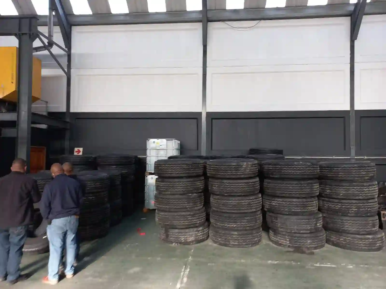 Police recover stolen truck tyres worth R1,5m in Du Noon 20220608 191917