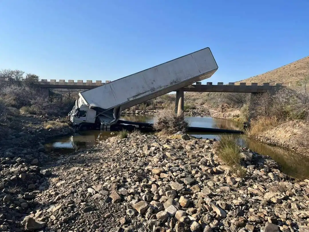 Truck falls off a bridge in Beaufort West accident FB IMG 1663266726997