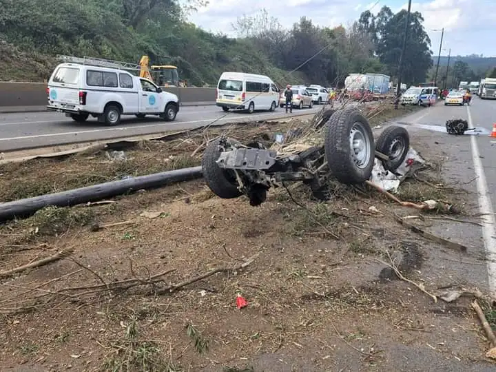 Watch: Truck and bakkie crash at Town Hill leaves two people injured