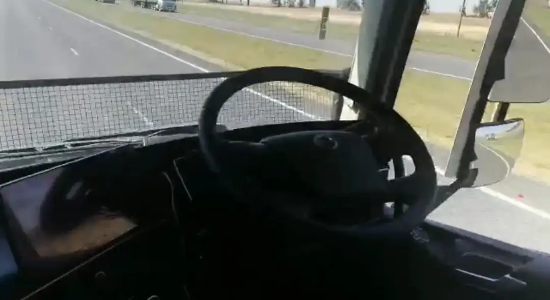 Driver films his truck driving itself on N3 freeway while he seats on the bunk