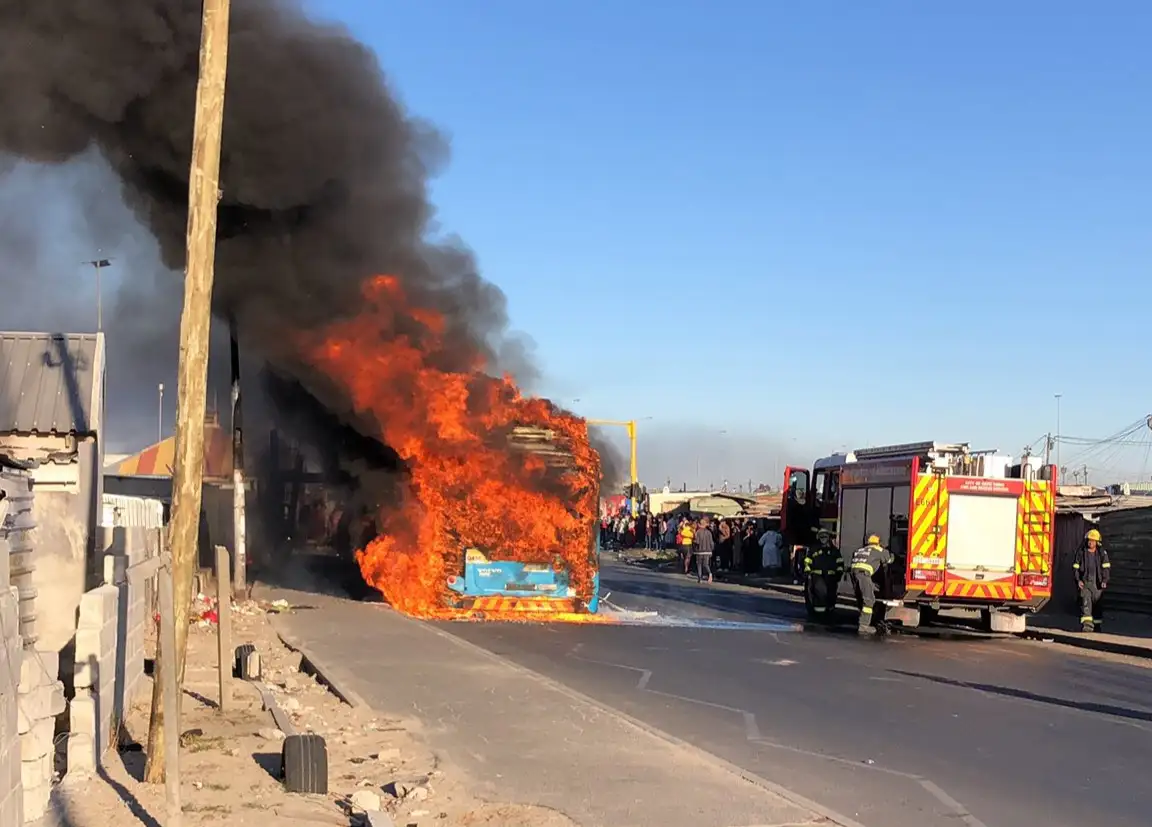 Cape Town taxi strike kicks off, several buses set alight
