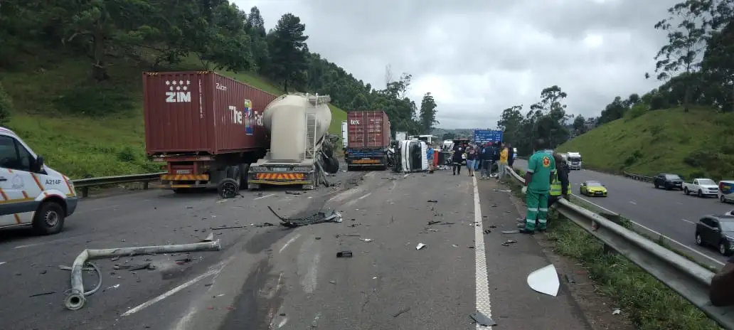 Watch: Multi-vehicle pile-up crash blocks off N3 Durban-bound before Mariannhill Toll Plaza