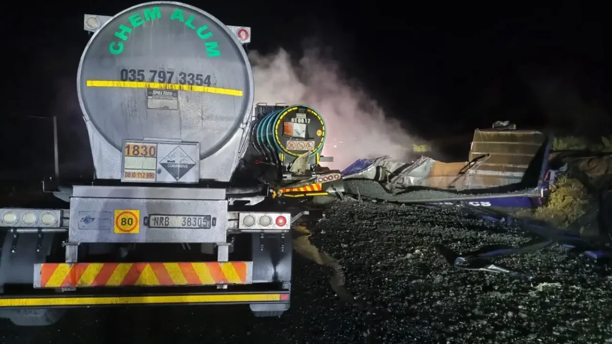 N2 closed between Pongola and Piet Retief after 2 acid trucks collide with a side tipper