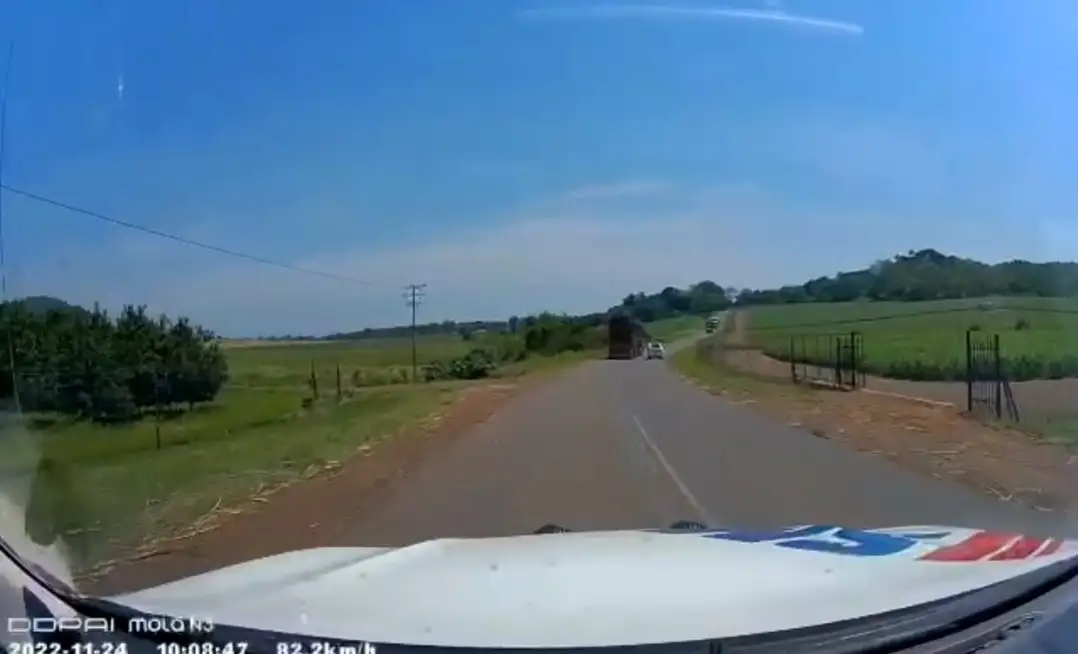 Bakkie overtaking in front of oncoming traffic ends up in the bush
