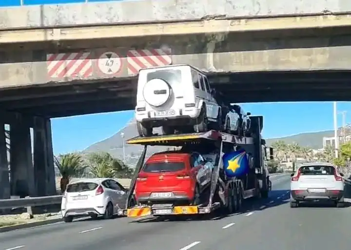 Car carrier truck driver wrongly reported as stuck under Cape Town bridge applauded