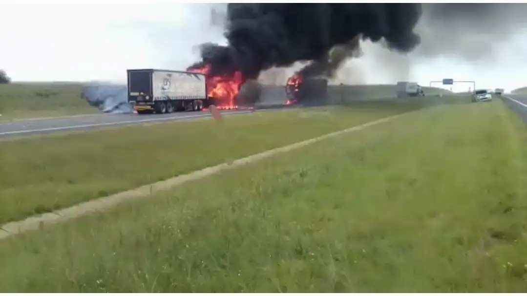 Watch: N3 northbound closed at Heidelberg due to fiery truck