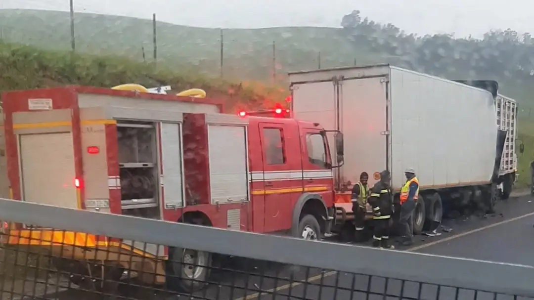 Three killed as truck rear-ends stationary truck on the N3 in KZN