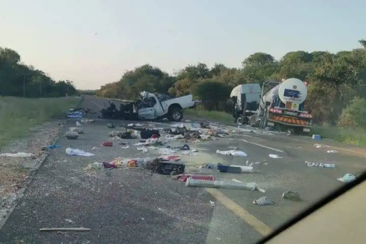 6 people, including 3 children, killed in truck and bakkie head-on crash in Limpopo received 1156416518600786