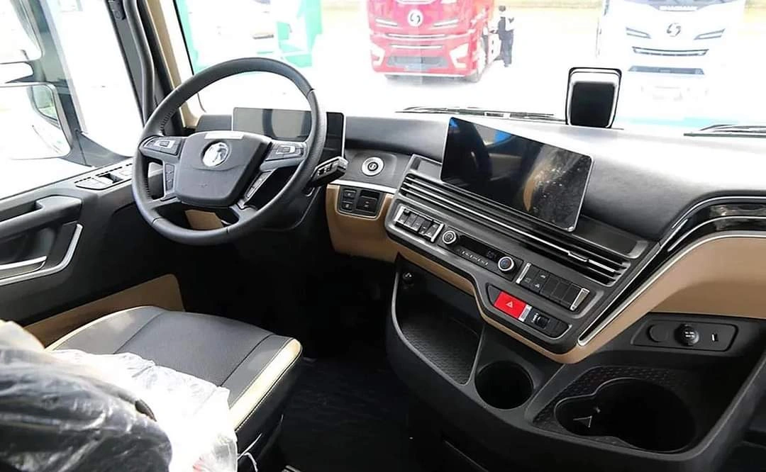 Shacman X6000 800hp interior 