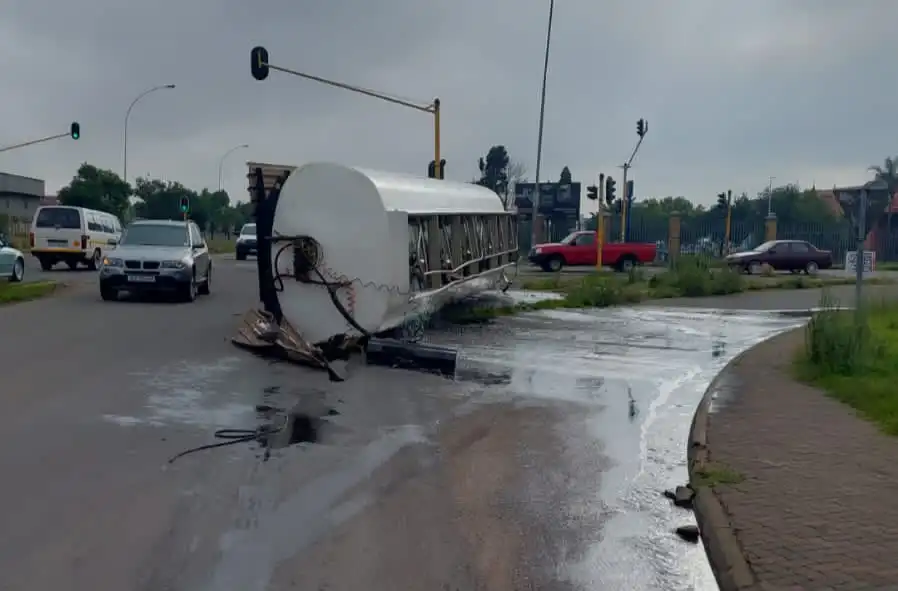 Watch: People loot petrol after tanker crash in Wadeville