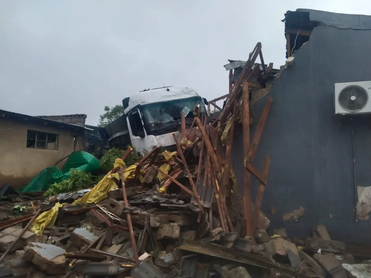 Watch: Trouble brews in Pongola after truck crashes into house