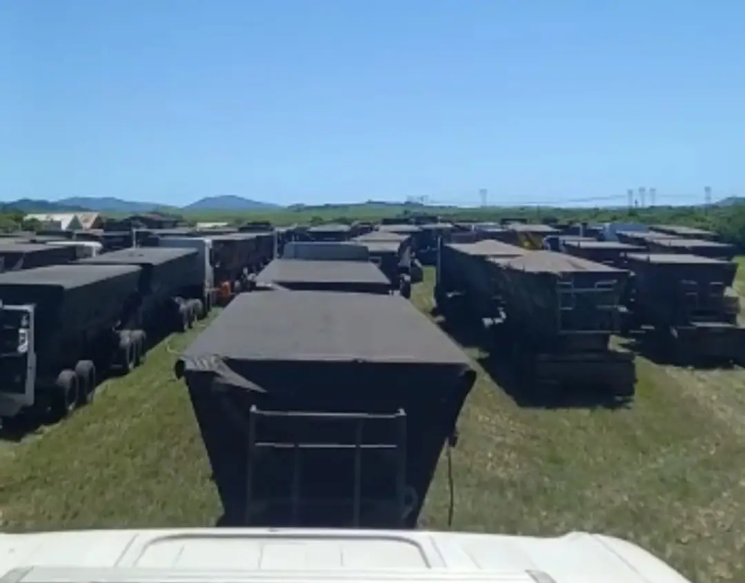 Watch: Transporters Worried as Armed Group Takes Hundreds of Trucks from N2 to Secluded Place near Richards Bay