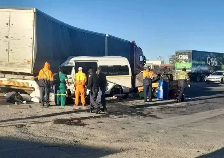Two Killed as Minibus Taxi T-bones Turning Truck on N1 at Hanover